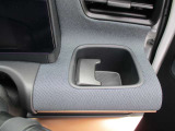 運転席で使用できるドリンクホルダーです。