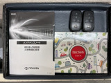 スマートキーは鍵をバッグに入れたままでもドアロックの開閉やエンジンのON・OFFができます。夜間や雨の日も鍵を探さなくて良いので便利です。