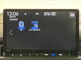 スマートフォンのような操作感の静電式タッチパネル。