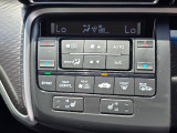 運転席と助手席それぞれで温度調整可能。快適性を高めるデュアルエアコンです。