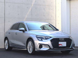 デザイン・ボディカラーが都会的な建物にも非常に良く映えます。クール・知的。Audiの持つ「品の良さ」が伝わってきます。