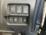左右の電動スライドドア開閉スイッチです。運転席からも開閉操作が出来て便利です。