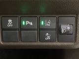 ハンドルの右側にはヘッドライトレベライザーとHondaセンシング用のメインスイッチがついています。ヘッドライトレベライザーは道路状況や積荷の加重に応じてライトの高さを調節できます。