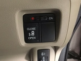 【パワースライドドア】助手席側がパワースライドドアになっており、運転席のスイッチやスマートキーでも開閉が可能です!開口部も広いので乗り降りも楽々♪
