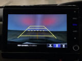【バックカメラ】運転が苦手な方も車庫入れラクラクです!ギアをリバースに入れれば自動的に切り換わりますので、面倒な操作は不要です♪狭い駐車場もお車を傷つけず安心ですね!