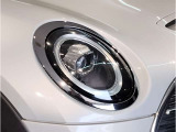 MINIのオートライトは積極的にライトをつけることにより、自車の存在を周囲に向けアピールいたします。それは安全性への配慮でもあります。