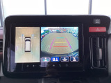 狭い場所での駐車やすれ違いなどでより的確な運転操作に役立つ全方位モニターが設定されています。