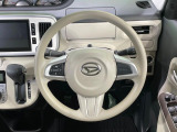 インテリアに合わせたデザインのステアリングは、運転される方のことも考え、運転しやすい形状、大きさです。是非一度、実際に触ってお確かめください。