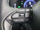 ステアリングスイッチ付き。前方から目を離すことなく操作することが可能です。