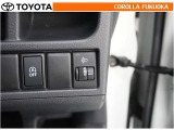 乗車人数や荷物の量などによる車の姿勢の変化に合わせて、ヘッドランプの光軸を調整することができます。