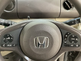 ハンドルにHondaセンシング系のクルーズコントロールやレーンキープアシストなどのスイッチが装備されています。ハンドルから手を離さず安全に操作できます。