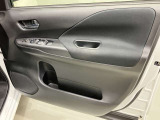 窓の開閉もスイッチひとつで簡単!駐車券を取るときもラクラク★