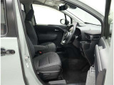 視認性のよいインパネ周りです!操作スイッチやカップホルダーも使いやすい位置に配置されています♪