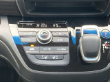 ◆エアコン◆温度の設定をしてAUTOボタンを押すだけ簡単。車内を快適な温度に保ってくれます