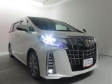 高輝度で点灯速度が速く、しかも消費電力の少ないLEDヘッドライトが装備されています!LEDの明るい光が走行中の視界の確保をサポートして、夜のドライブがより楽しく安全に運転できます♪