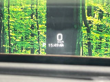 【ヘッドアップディスプレイ】現在の速度や走行情報をデジタル表示で運転席前方のガラスに投影!運転中、目線をずらさず必要な情報を確認できるのでとっても便利で安心!