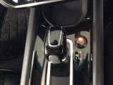 オートマチックシフトレバーは、手になじみ操作しやすい形状で安全運転にもつながります♪
