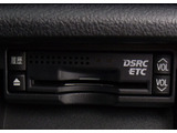 ★ETC(DSRC)が装備されています!!社外品とは違い収まりの良いデザインが人気!高速道路を利用する際は必需品ですよね!!ストレス無く料金所を通過出来ます!!