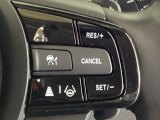 ハンドルにHondaセンシング系のクルーズコントロールやレーンキープアシストなどの操作スイッチが装備されています。ハンドルから手を離さず安全に操作できます。