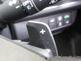 マニュアル車のような感覚でアクセルオフ時の減速度を選択できる、減速セレクター付きです!