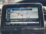 アラウンドビューモニターは4方のカメラで真上から車を見たようにモニターで確認ができます。周辺の安全確認、小さなお子様や障害物も目視で確認できるので駐車のしやすさだけでなく、事故防止にも役立ちます。