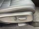 自社整備工場で点検整備をおこなってからお渡ししています。車検が残っている場合は『12ヶ月点検整備』を、車検整備付きの場合は『車検整備』をおこないます。整備費用は車両本体価格に含まれています。