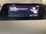 Apple Carplay・Android Auto対応!マツダ コネクト(コマンダーコントロール)でスマートフォンを操作して、通話、音楽を聴いたり、マップで目的地を調べることができます。