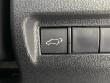 【パワーバックドア】スマートキーや運転席のボタンを押すだけでリアゲートが自動で開閉します!荷物を持っている時や、高い位置にあるバックドアを閉める際に便利な機能です♪