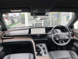 【運転席・インパネまわり】ハンドル・シート・フロアーなど隅々までプロによるクリーニング済み☆彡キレイな車内でドライブが一層快適にお楽しみいただけます!!
