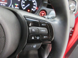 Hondaセンシングの機能のひとつ、アダプティブクルーズコントロール付!アクセルから足を離しても設定したスピードと前車との車間を保ち走行してくれます!車線維持もアシスト☆高速道路で疲労軽減ですね☆