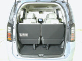 開口部が広くて荷物の積み込みも楽に出来ますね!レジャーやお買い物に大活躍のフリードプラス!