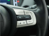 ◆アダプティブクルーズコントロール◆予め設定した車速内でクルマが自動的に加減速。前走車との適切な車間距離を維持しながら追従走行します。【LKAS】車線維持支援システムでステアリング操作を支援。