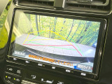 【バックカメラ】駐車時に後方がリアルタイム映像で確認できます。大型商業施設や立体駐車場での駐車時や、夜間のバック時に大活躍!運転スキルに関わらず、今や必須となった装備のひとつです!