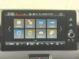 スマートフォンのような操作感の静電式タッチパネル。