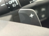 ★パドルシフト★ ハンドルにある『+』と『-』のレバーを指先で操ることで、マニュアル車感覚のシフトチェンジが楽しめるパドルシフトです☆