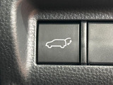 【パワーバックドア】スマートキーや運転席のボタンを押すだけでリアゲートが自動で開閉します!荷物を持っている時や、高い位置にあるバックドアを閉める際に便利な機能です♪