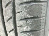 【タイヤの溝もしっかりとございます】車の状態や気になることがございましたらお気軽にお問い合わせくださいませ。