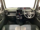 【インパネ】運転のしやすさを最優先に設計された見晴らしの良いフロントビュー。車両間隔が掴みやすく狭い道でも安心♪「安全」と「品質」を最優先に、安心してお乗りいただけるクルマを提供いたします。