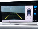前後パーキングセンサー&リアビューカメラで、車庫入れも安心です。パーキングセンサーは音だけでなくモニターで接近情報を確認出来てより安心です。