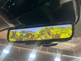 【デジタルインナーミラー】後席の大きな荷物や同乗者で後方が確認しづらい時でも安心!カメラが撮影した車両後方の映像をルームミラー内に表示。クリアな視界で状況の確認が可能です!