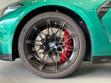BMWの純正アロイホイールは軽量かつ強度にも優れているホイールで走行性能を引き上げる設計になっております。足元にもBMWは妥協がなくこだわっている個所になります。