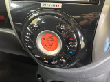 【オートエアコン】一度お好みの温度に設定すれば、車内の温度を検知し風量や温度を自動で調整。暑い&hellip;寒い&hellip;と何度もスイッチ操作をする必要はありません。快適な車内空間には必須の機能ですね♪