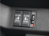 ◆両側電動スライドドア◆狭い駐車場でも乗り降りが楽々♪お子様が隣の車にドアを当ててしまう心配もございません!小さなお子様連れの方もこれで安心。