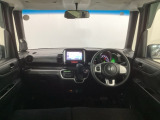 【前方視界】開放的な前方視界!運転がしやすく疲れにくいです♪窓が大きく、見通しがとっても良いおクルマですよ♪