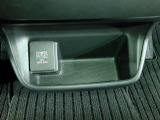 12V電源ソケットを設置しております。周辺機器の充電にご利用頂けます。