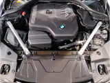 【BMWエンジン】革新的なガソリン・エンジン・テクノロジーによる高性能かつ高効率。レスポンスの良いパワーを発揮。常にスムーズな吸気を実現しアクセル開度にダイレクトに反応しドライビングを楽しく演出。