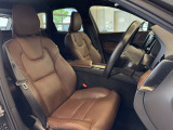 Momentum専用レザーシートは運転席助手席ともシートヒーターといった便利な機能がご利用いただけます。