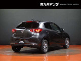 【MAZDA2】マツダのメーカー名を冠したコンパクトカーです。小さめの車体で運転しやすく、かつ5人乗りなので、家族が増えても安心です。「好きを探せる相棒」をコンセプトに誕生しました。外装は研磨をしております