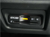 ◆ETC2.0装着◆進化したドライブ体験。料金収受システムだけだったETCが生まれ変わって、高速道路を賢く使うETC2.0に進化しました。多彩な情報サービスが便利で快適なドライブ体験を提供します。