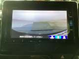 【バックカメラ】運転が苦手な方も車庫入れラクラクです!ギアをリバースに入れれば自動的に切り換わりますので、面倒な操作は不要です♪狭い駐車場もお車を傷つけず安心ですね!